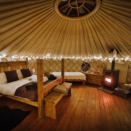 Secret Cloud House Holidays Luxury Yurts With Hot Tubs Cauldon Bagian luar foto