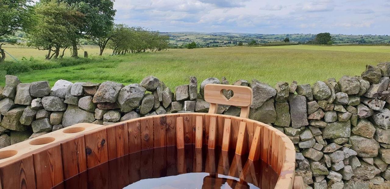 Secret Cloud House Holidays Luxury Yurts With Hot Tubs Cauldon Bagian luar foto